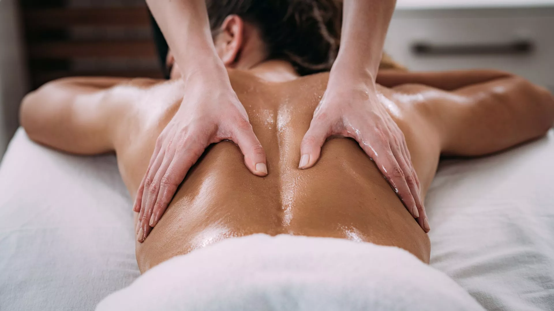 Deep Tissue vs Swedish Massage: What’s the Difference?